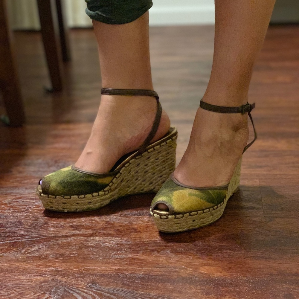 Yellow & green spring wedges